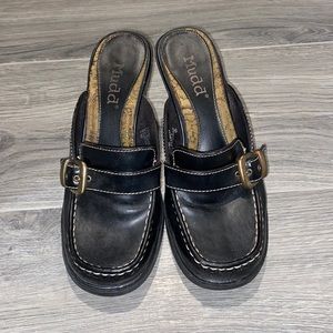 VINTAGE SLIP ON CLOGS